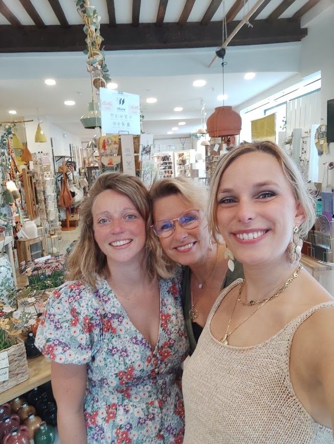 Sophie, Ance et Elsa réunies dans la boutique CIRIELLE